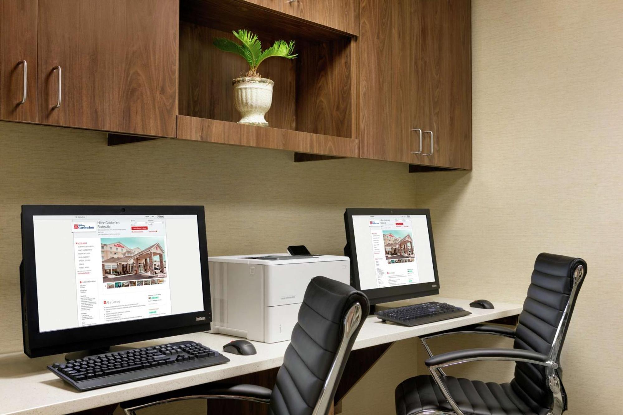 Hilton Garden Inn סטייטסוויל מראה חיצוני תמונה