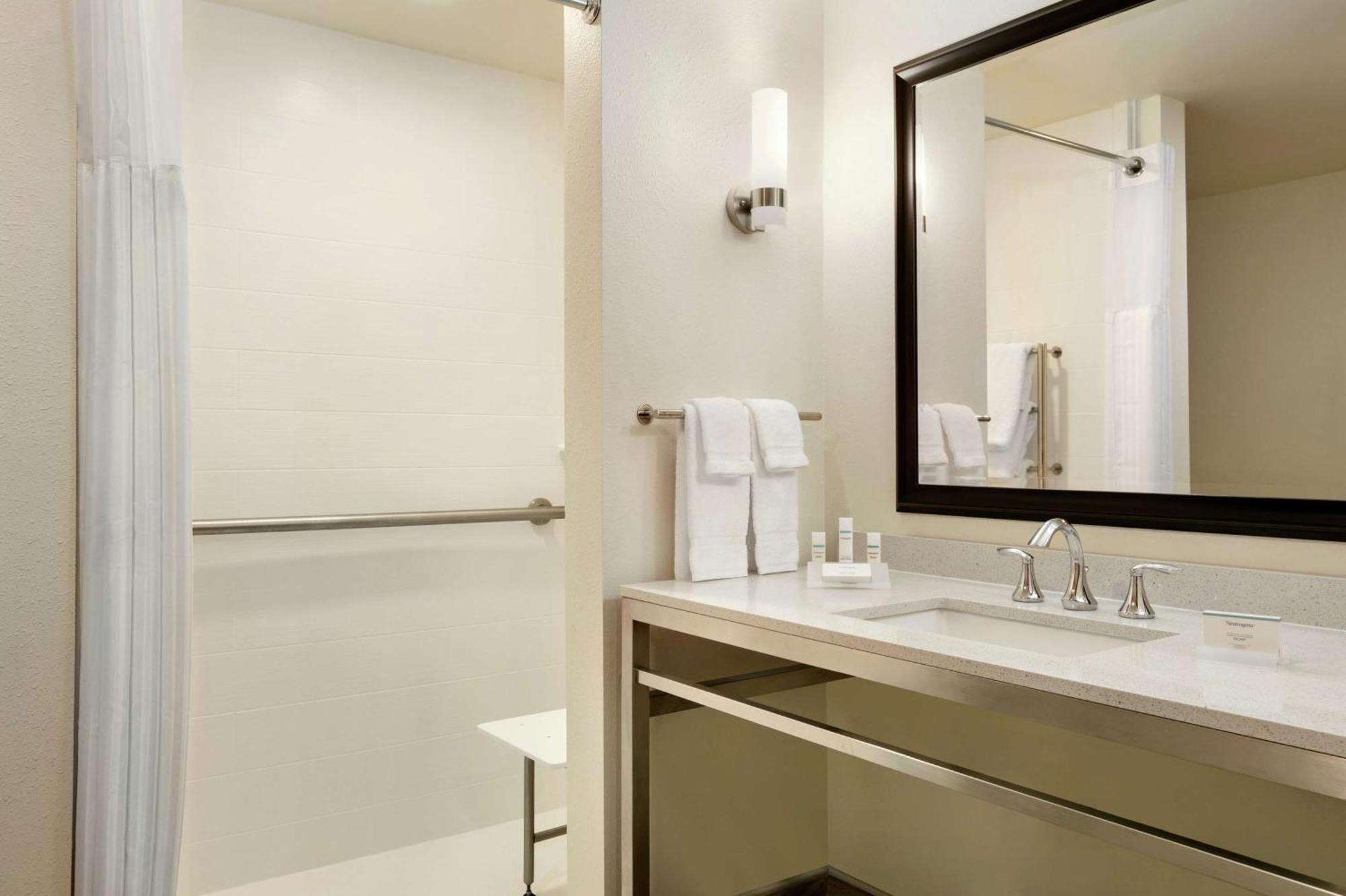 Hilton Garden Inn סטייטסוויל מראה חיצוני תמונה