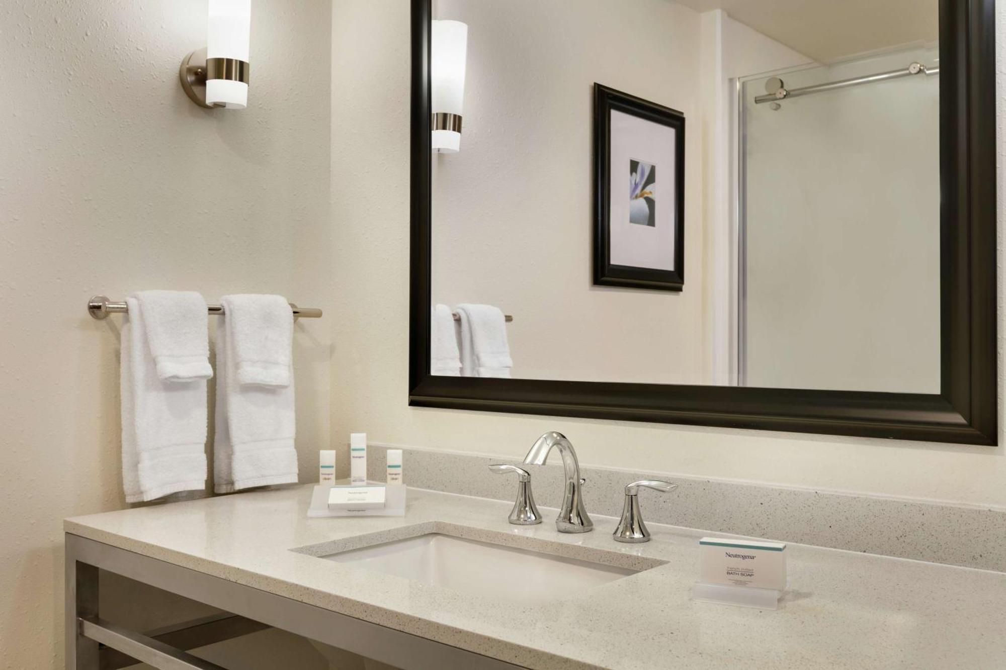 Hilton Garden Inn סטייטסוויל מראה חיצוני תמונה