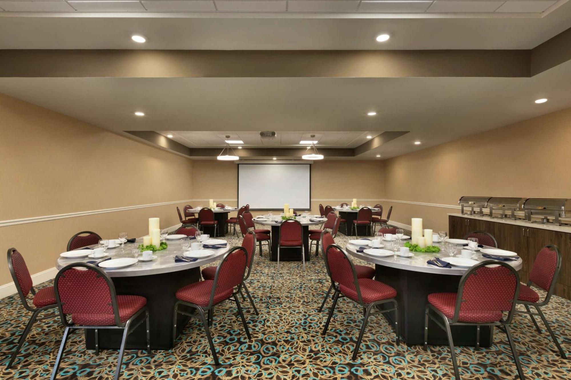 Hilton Garden Inn סטייטסוויל מראה חיצוני תמונה