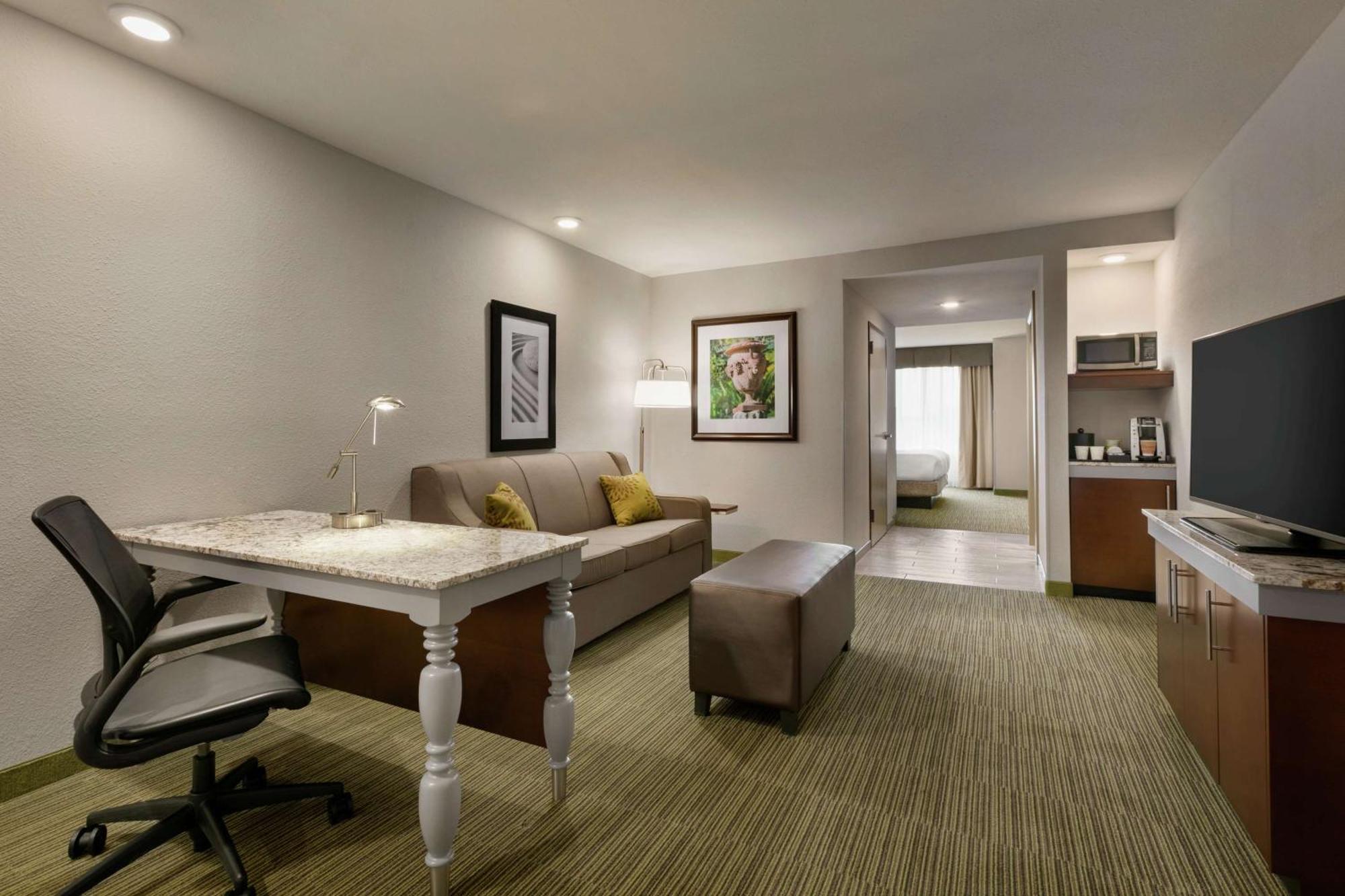 Hilton Garden Inn סטייטסוויל מראה חיצוני תמונה