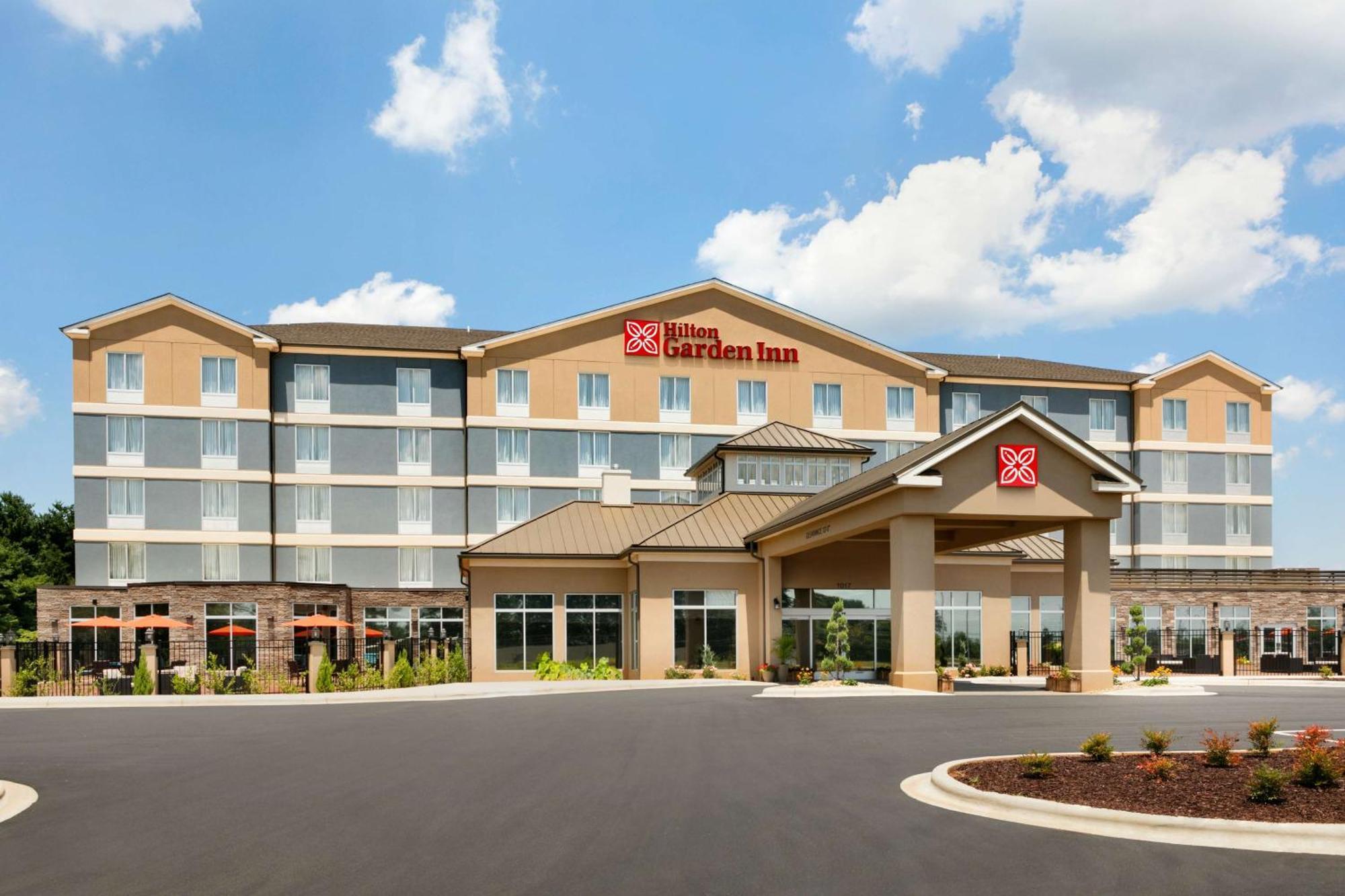 Hilton Garden Inn סטייטסוויל מראה חיצוני תמונה